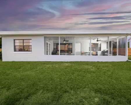 Hook, Line and Leisure Lakefront Gem with Porch! Hoteles en Winter Haven