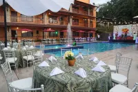 Dolores Lake Resort - Pools