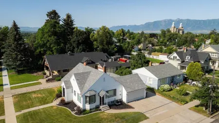 The Cache Cottage ~ 5 Bdr, 2.5 Bath Sauna Usu Logan Canyon Skithebeav Bear Lake