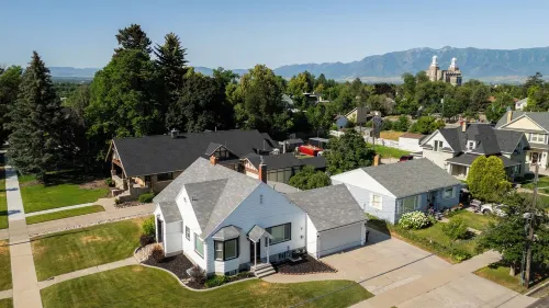 The Cache Cottage ~ 5 Bdr, 2.5 Bath Sauna Usu Logan Canyon Skithebeav Bear Lake