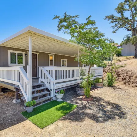 La Grange Home w/ Covered Patio & Gas Grill!