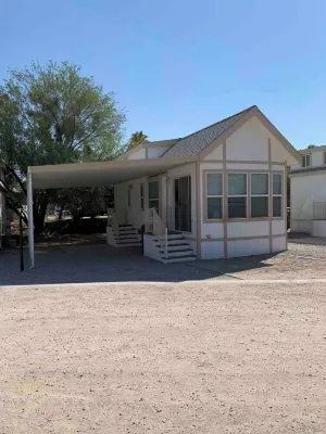 Cozy 2 bedroom Cottage by the River Hotels in Ehrenberg