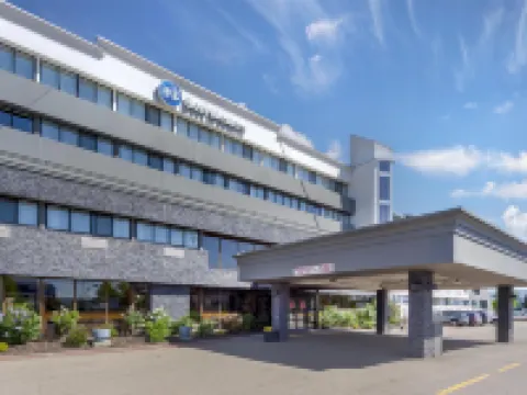 Best Western Cedar Park Inn エドモントンのホテル
