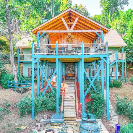 Hiawassee Home w/ Fire Pit & Furnished Deck!