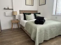 Central 1-Bed Studio Sleeps 2 with City Views -  Ferienwohnungen