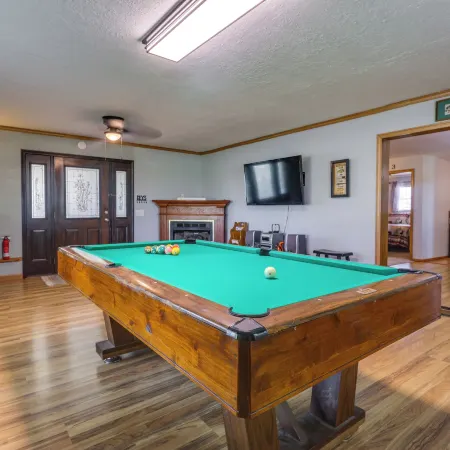 Charming Kaw Lake Country Home w/ Game Room!