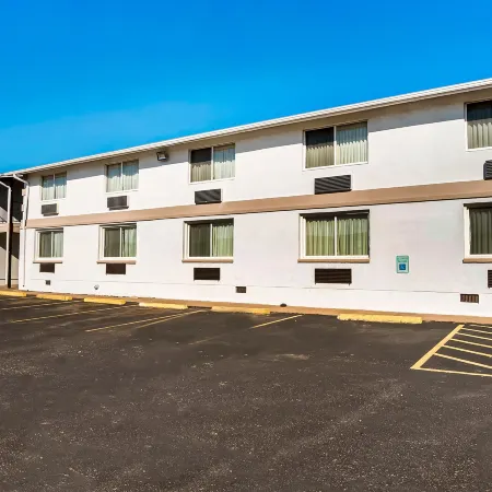 Travelodge by Wyndham Dodge City KS