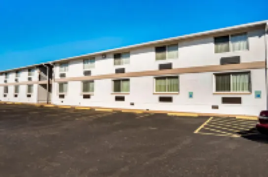 OYO Townhouse Dodge City KS Hotels in 