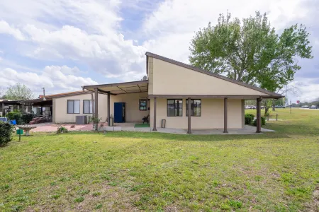 OYO Hotel Daleville Al Hwy 84 Отели в г. Озарк