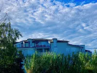 Apartments C'Est la Sea - Suite with Jacuzzi Hotels in 