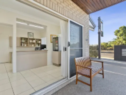 เอเมอรัลด์ อินน์ บาย ทราเวลเลอร์ส โรงแรมในเอเมอรัลด์