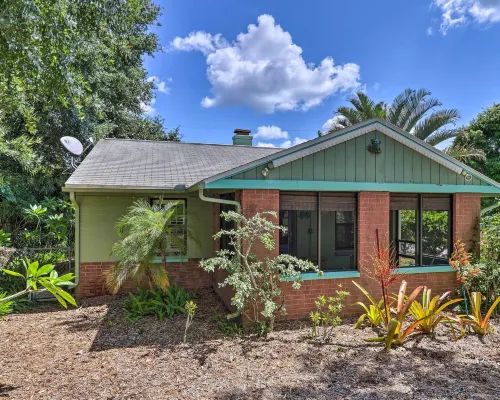 Vibrant Rockledge Home ~ 2 Mi to Cocoa Village! Hotels in Rockledge