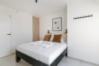 Huswell x Bel Air - Modern City Apartment with Terrace & Designer Touches