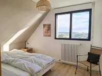 Elegance on the bay, modern apartment with garden and sea view