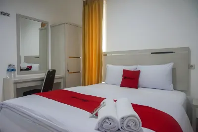 RedDoorz Near Araya Family Club House Hotels in Malang Regency