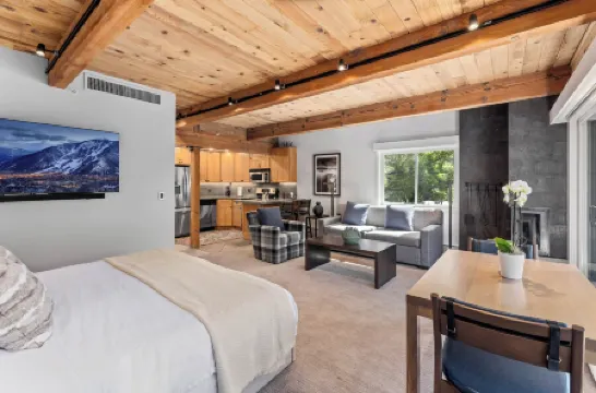 アスペン スクエア コンドミニアム ホテル