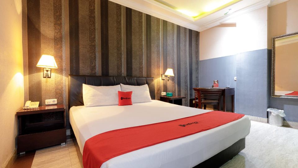 RedDoorz Plus Near Simpang Tiga Tritayasa Cilegon