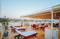 Azhar Dahabiya luxury suites