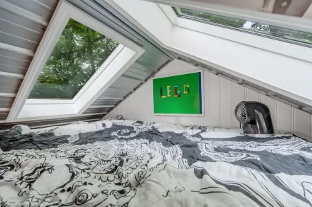 Biker's Haven: Cozy Tiny Home w/ Outdoor Lounge