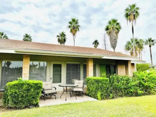 The Oasis in BTX Hotel di Brownsville