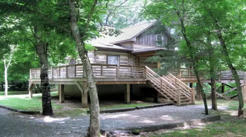 Tavern River Cabin, Historical,  Riverfront, Log, Hottub, Large Stone Fireplace
