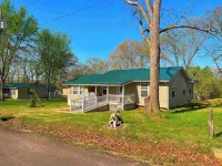 Spacious, Cozy Lake House near lake and restaurants at Lake of the Ozarks.