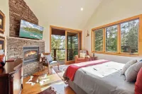 Luxury Mountain Chalet Deck w/ BBQ & Lake Views