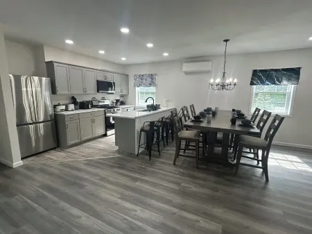 Welcome to New Paltz. Charming 3-bedroom house with AC, WIFI,