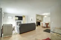 Beautifully remodeled 2 bed 104 Berkley Verona #6 Hotels in Verona