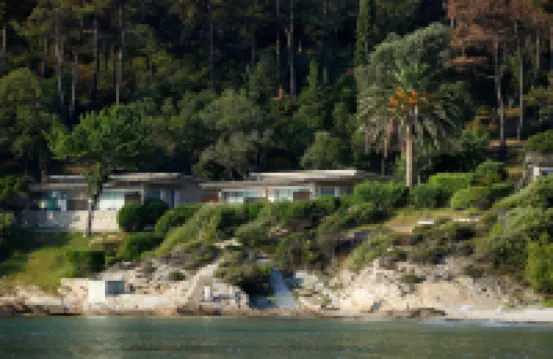 มาครยามอส