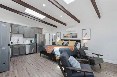 The Ultimate SLC Studio - Fireplace - Hot Tub - Firepits-Shared Backyard+Parking Hotels near LBOUTIQUE