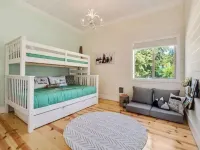 Charming Farmhouse Amazing View of Mt. Rainier - Family Friendly + Game Barn