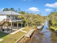 Waterfront Escape in Bay Stl with Dock,Pickleball, Ping Pong, Basketball & More!