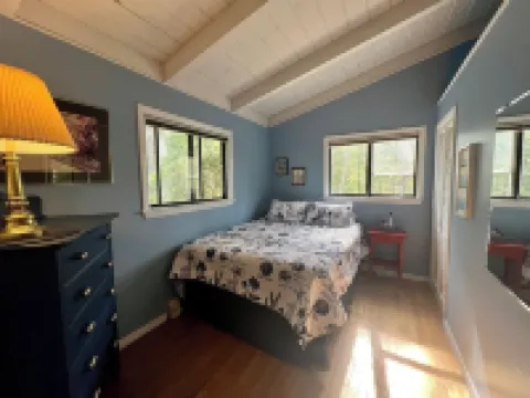 Spacious 4-bedroom Lakefront cottage in picturesque Bourne Hoteles en Bourne