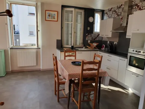 Bright, spacious cocoon 5 min from station