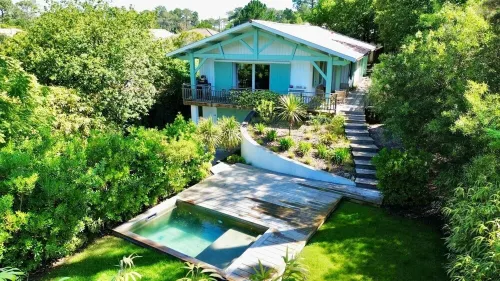 VILLA in a green setting, heated swimming pool 3 minutes from the beach