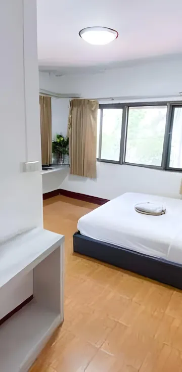 ห้องเตียงใหญ่มีหน้าต่าง