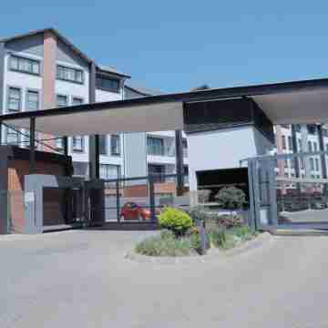 Luxury 1bedroom apartment in Sandton. perfect for business travel. Pet friendly! Hotel Exterior