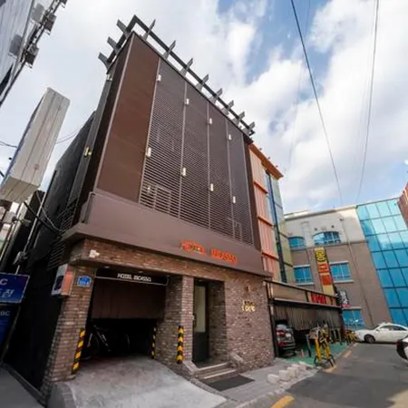 Suyu Hotel Picasso Отели рядом с достопримечательностью «Публичная библиотека в районе Тобон»