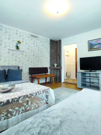 Gemütliches Lappländisches Ferienhaus in der Wildnis Direkt am Gewässer Отели в г. Blattnicksele