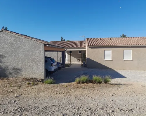 Gîte Thym Dans Campagne Gardoise 5 à 6 Couchages Avec Terrasse+jardinet Clôturé Hôtels à : Combas