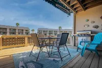 Seaside Cottage with water views! فنادق في روكبورت
