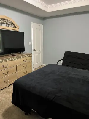 Cozy 2-bedroom townhome with WiFi, AC in soothing College Park