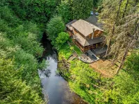 Rocky River is a Spacious 5-bedroom house in wonderful Longview with WiFi, AC