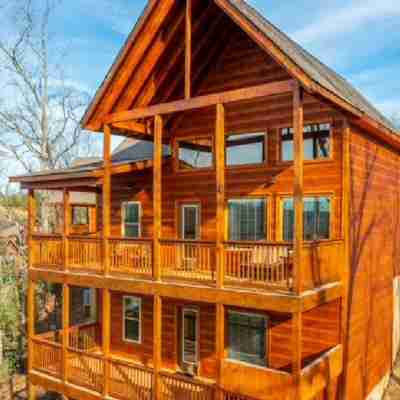 Close to the Main Parkway!! - Sleeps 10 in fabulous Pigeon Forge Hotel Exterior