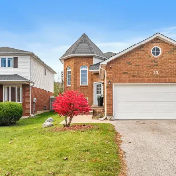 Castle in Bowman*Close to Port Darlington*Whole House*Arcade*King Bed*Backyard*