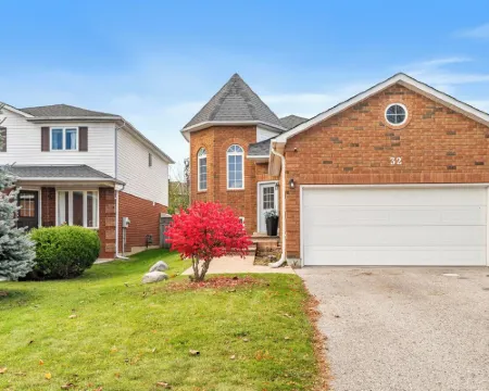 Castle in Bowman*Close to Port Darlington*Whole House*Arcade*King Bed*Backyard* Hotels in Clarington