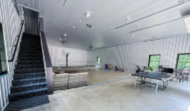 Luxury Barndominium- Indoor Pickleball & Hoops, Hot Tub, Stone Lake & Ski Nearby