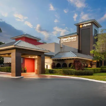 Hawthorn Extended Stay by Wyndham Ft Lauderdale Cypress Crk Отели в г. Форт-Лодердейл