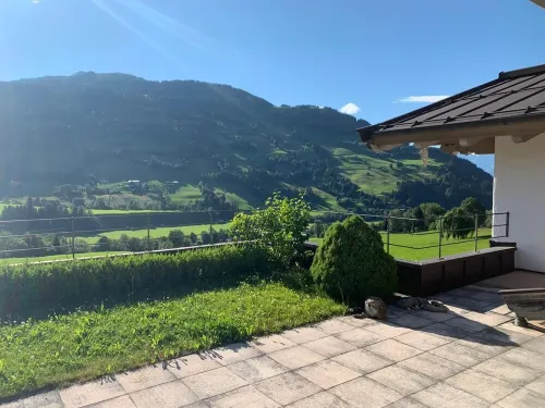 Gemütliche Terassenwohnung mit Panoramablick 조크버그 호텔